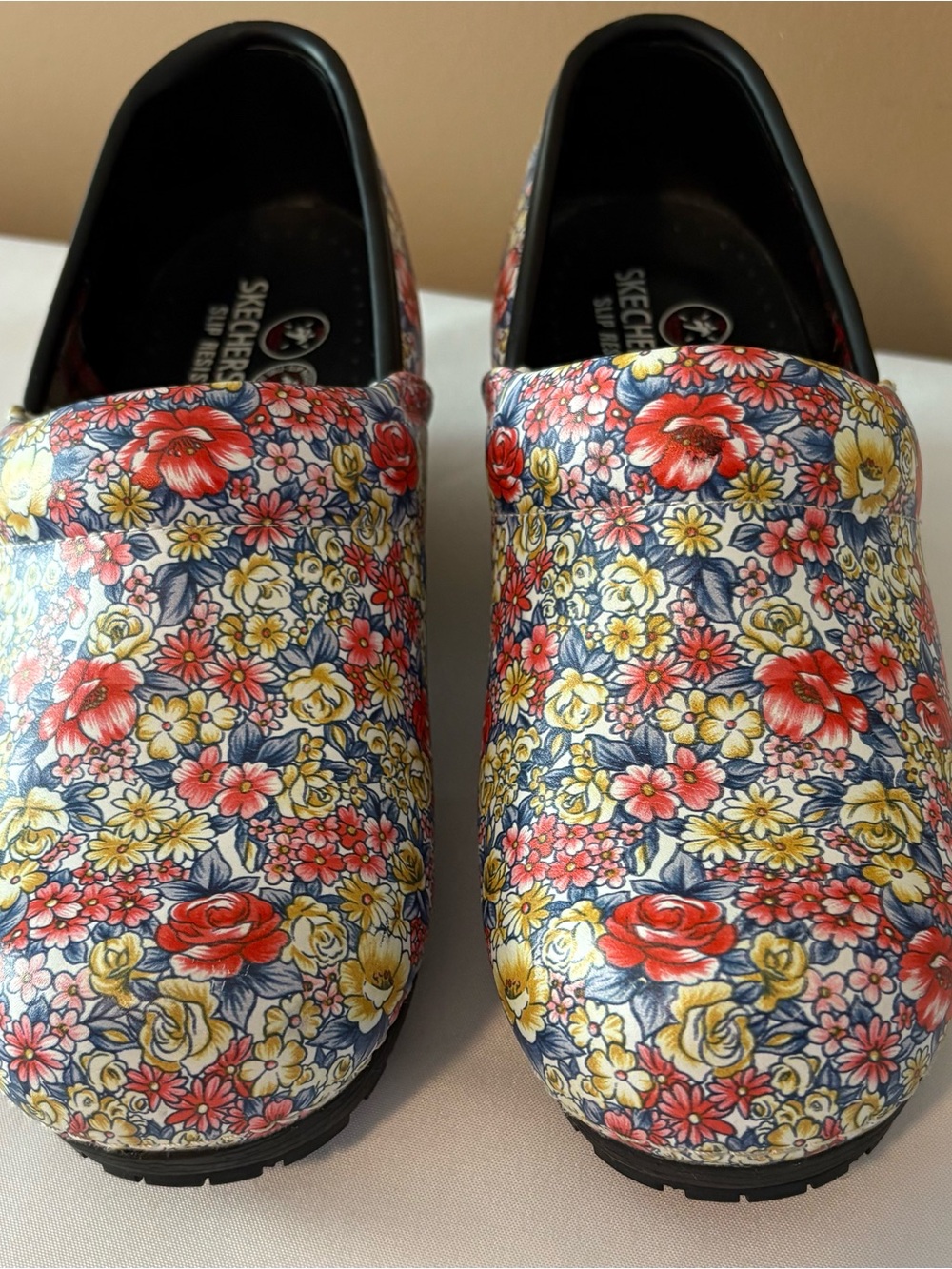 Skechers Work Slip Resistant Floral Clog Mules in Red, Yellow & Blue 9 EUC